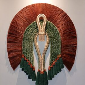 Cocar Terra Artesanal – 1,00 m x 80 cm