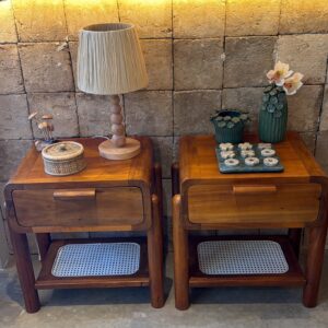 Mesa de Cabeceira em Madeira Maciça com Palha Indiana Natural